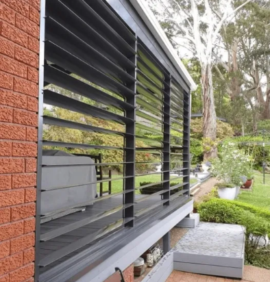160 elliptical movable aluminium louvres